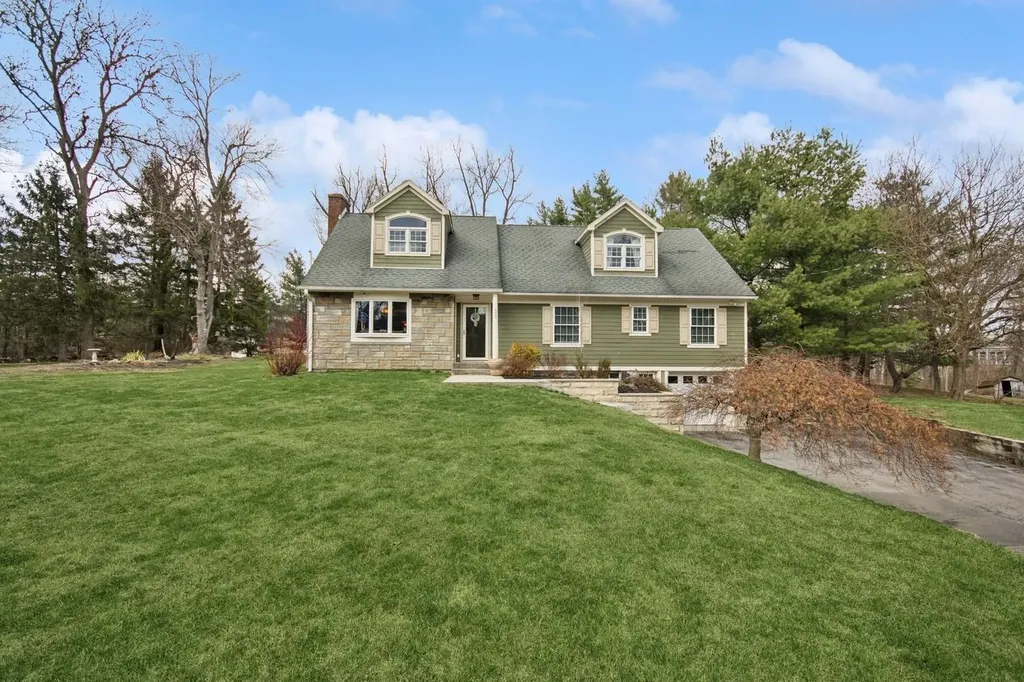 33 Wellesley Place Fishkill NY 12524