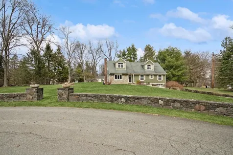 33 Wellesley Place Fishkill NY 12524