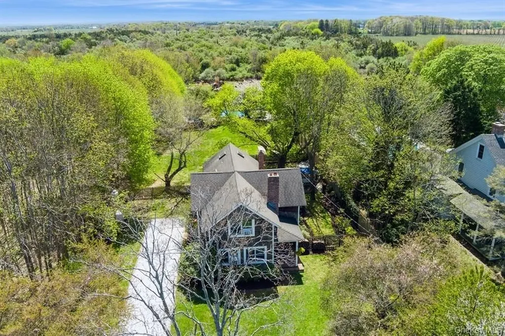 3320 Oregon Road Mattituck NY 11952