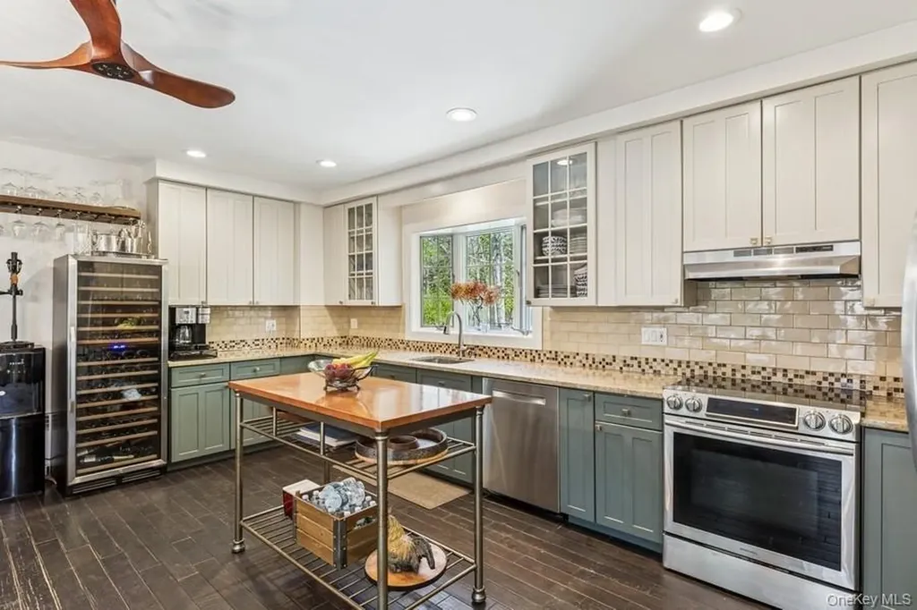 3320 Oregon Road Mattituck NY 11952