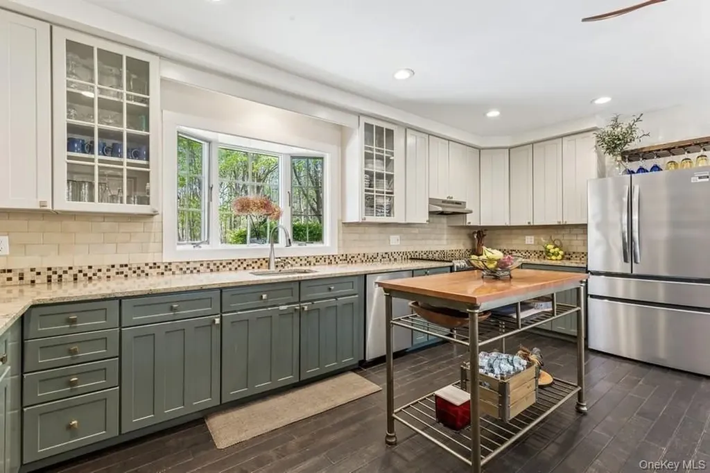 3320 Oregon Road Mattituck NY 11952