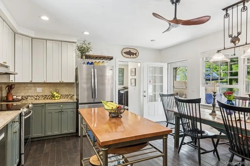 3320 Oregon Road Mattituck NY 11952