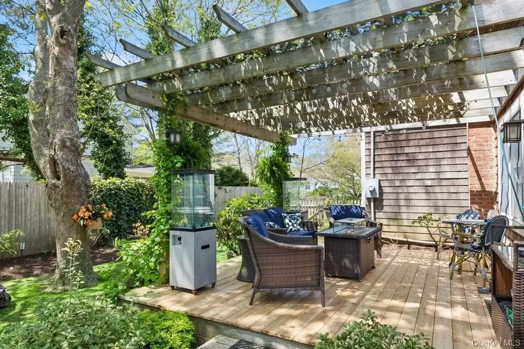 3320 Oregon Road Mattituck NY 11952