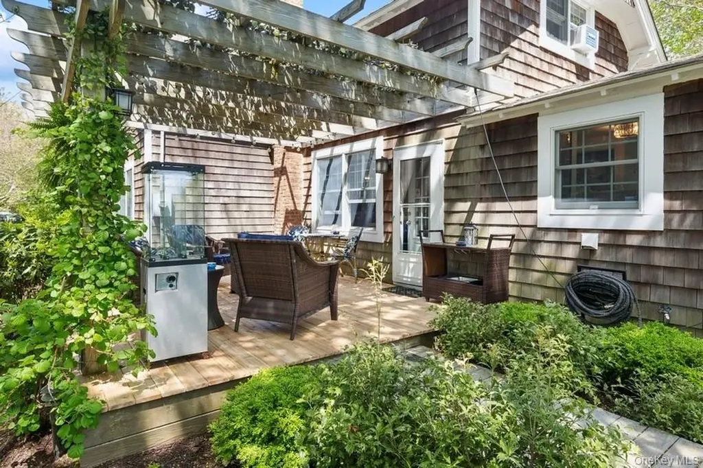 3320 Oregon Road Mattituck NY 11952