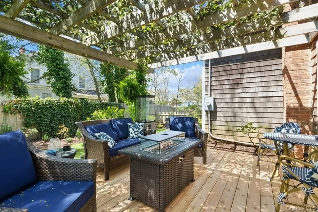 3320 Oregon Road Mattituck NY 11952