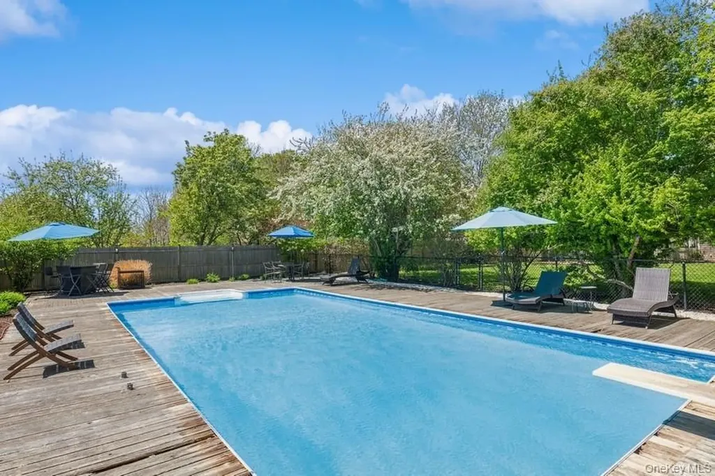 3320 Oregon Road Mattituck NY 11952