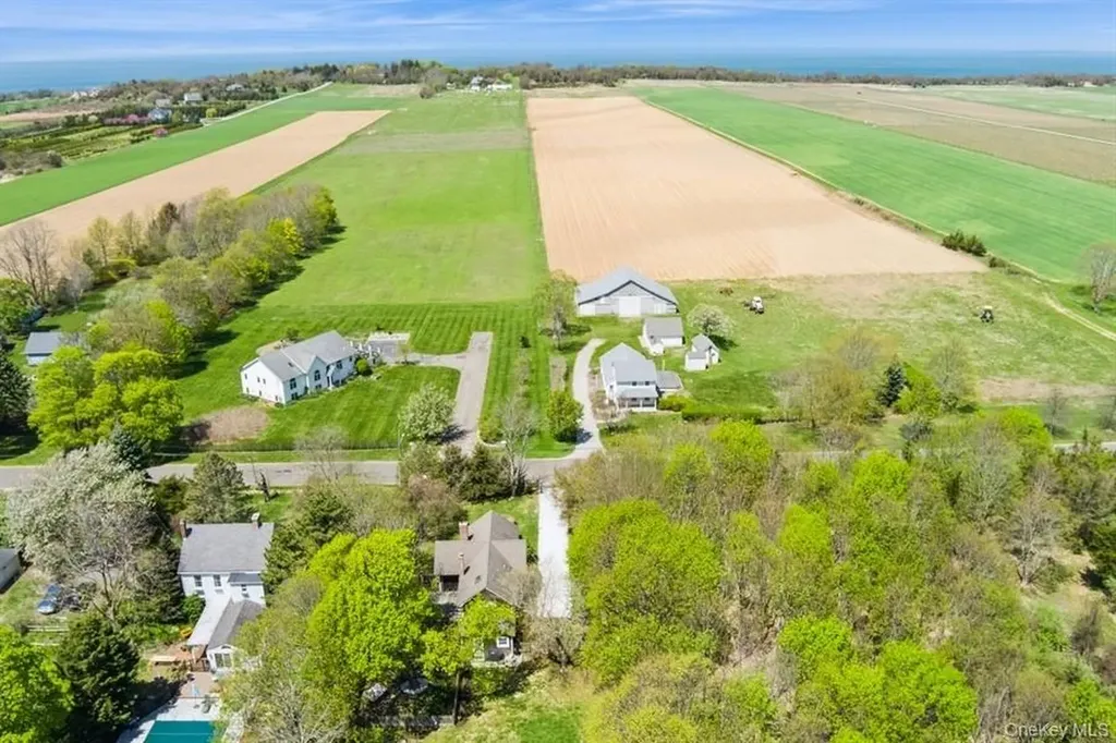 3320 Oregon Road Mattituck NY 11952