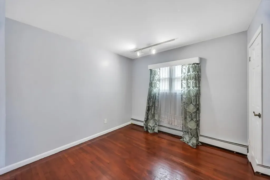 148 Buckingham Place Lynbrook NY 11563