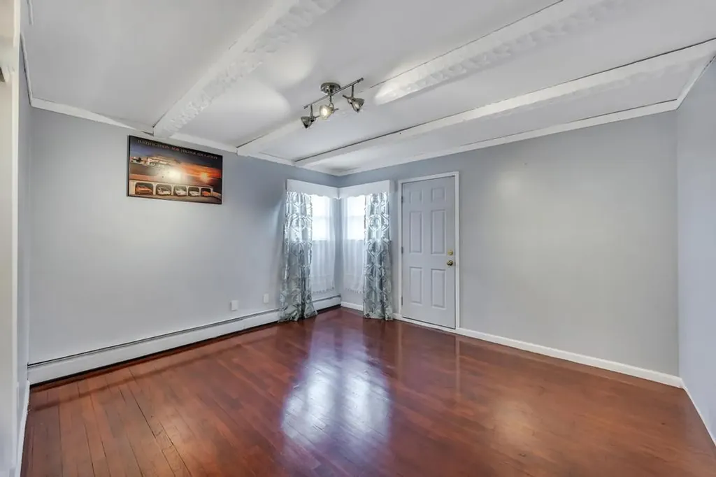 148 Buckingham Place Lynbrook NY 11563