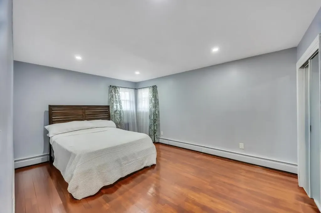 148 Buckingham Place Lynbrook NY 11563