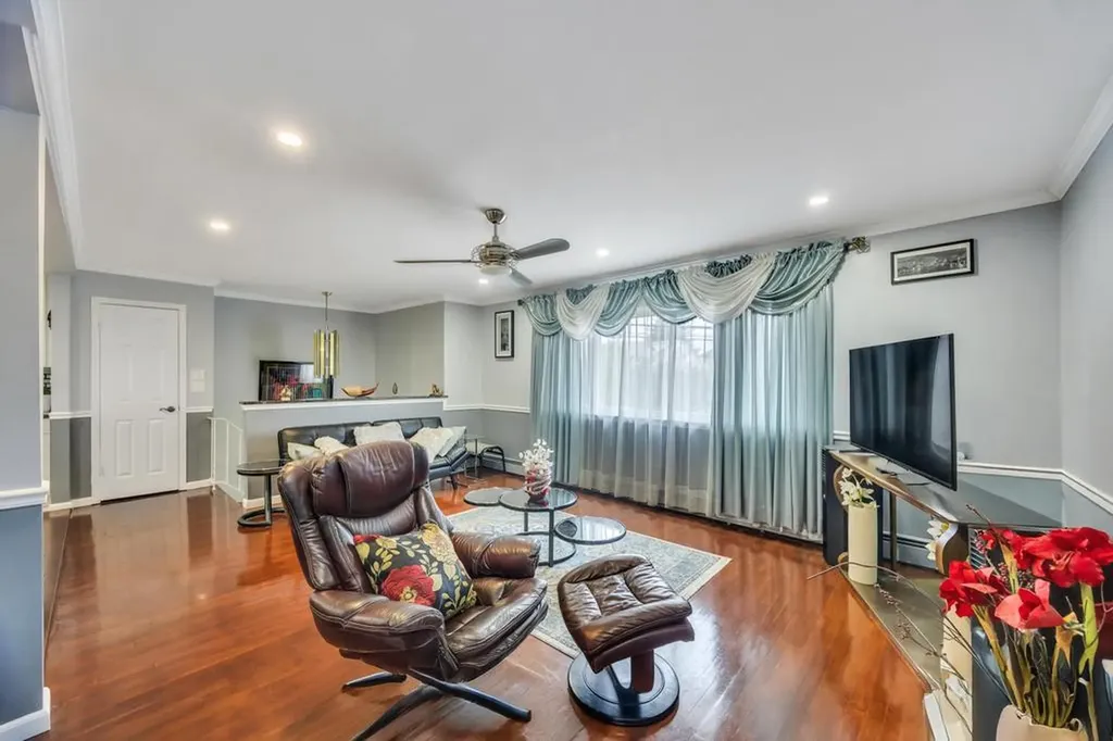 148 Buckingham Place Lynbrook NY 11563