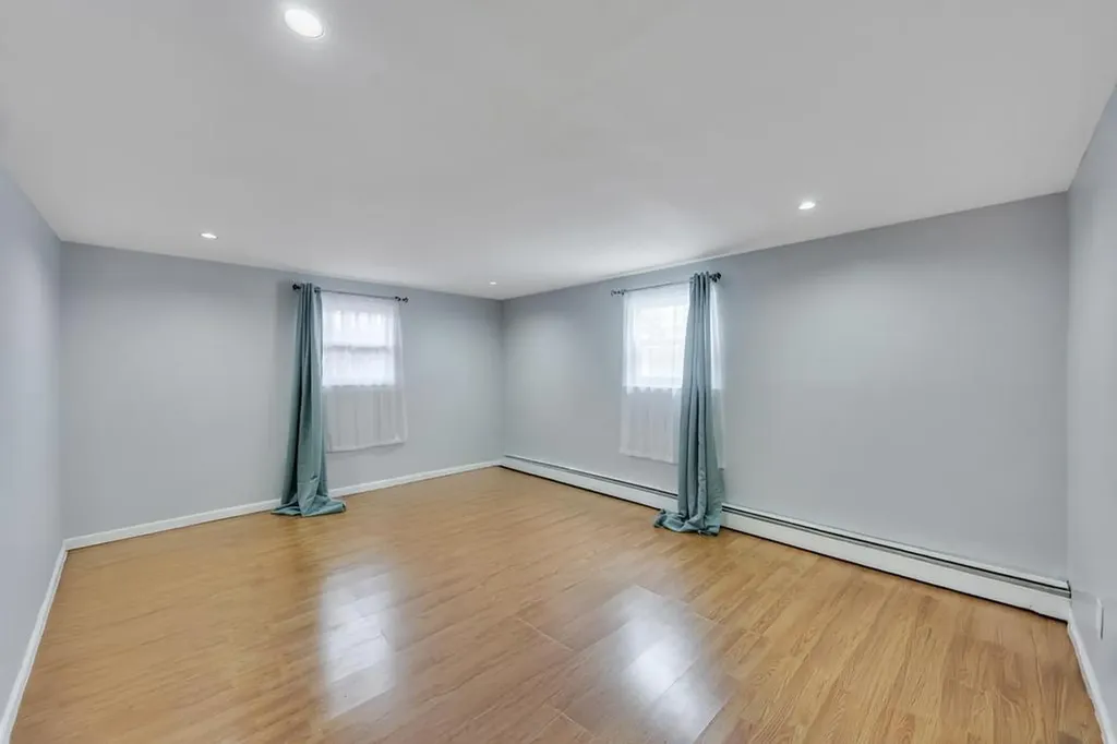 148 Buckingham Place Lynbrook NY 11563