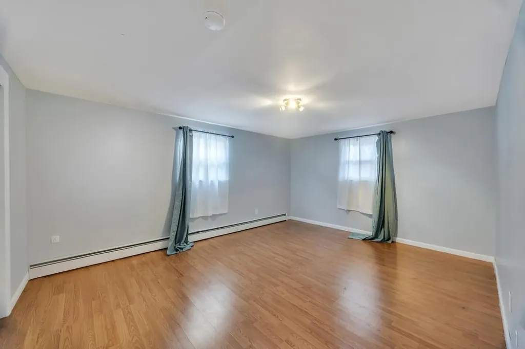 148 Buckingham Place Lynbrook NY 11563