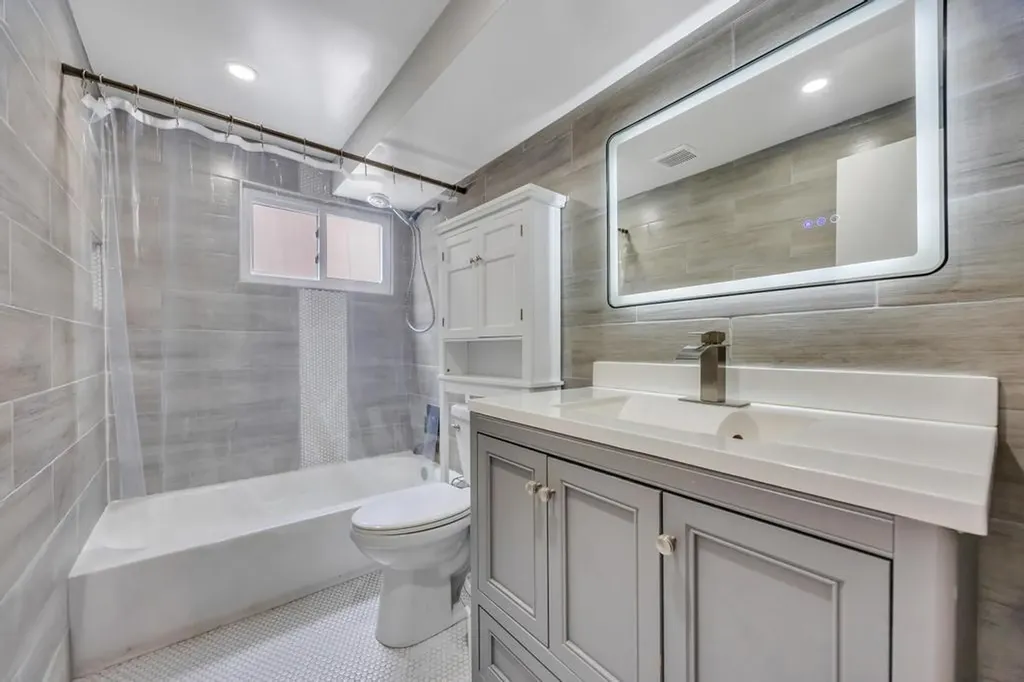 148 Buckingham Place Lynbrook NY 11563