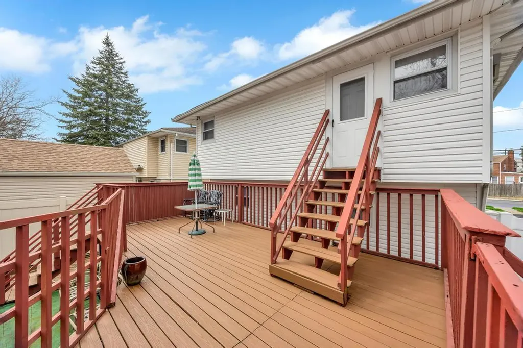 148 Buckingham Place Lynbrook NY 11563