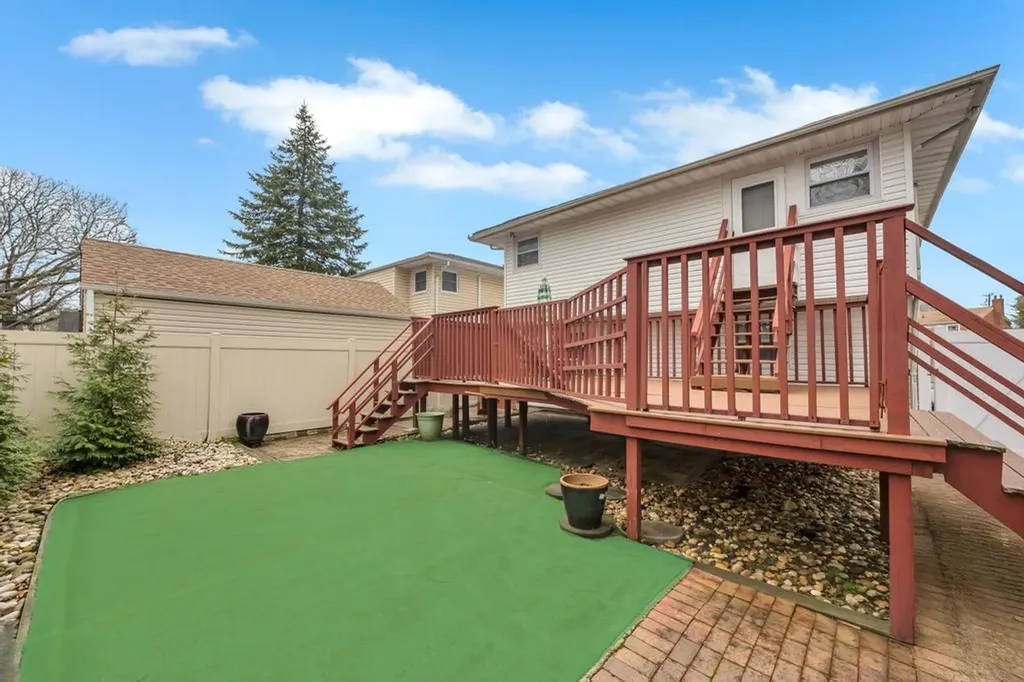 148 Buckingham Place Lynbrook NY 11563