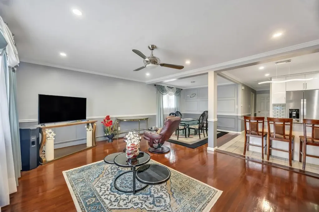 148 Buckingham Place Lynbrook NY 11563