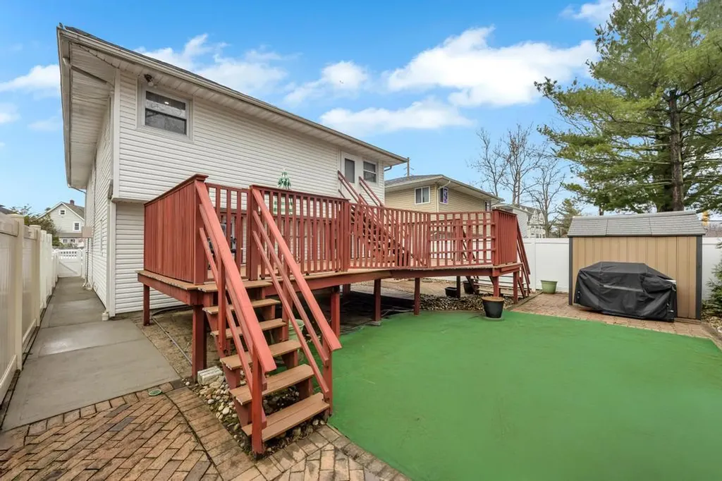 148 Buckingham Place Lynbrook NY 11563