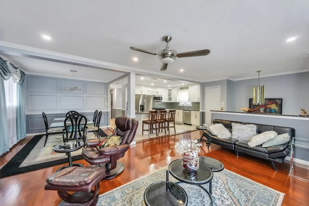 148 Buckingham Place Lynbrook NY 11563