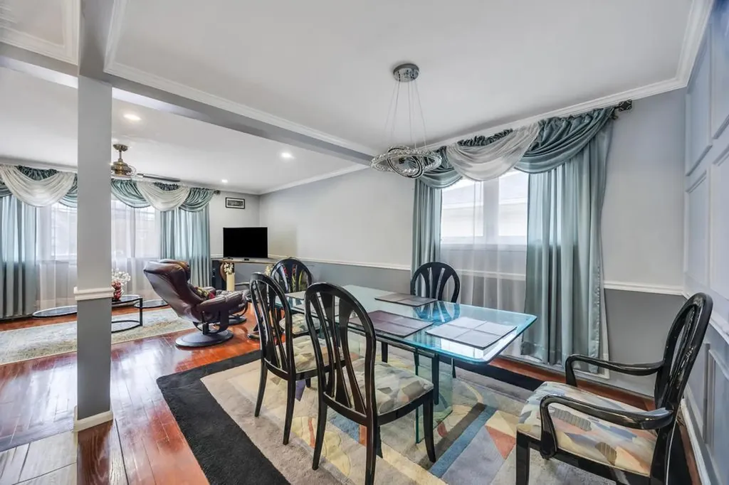 148 Buckingham Place Lynbrook NY 11563