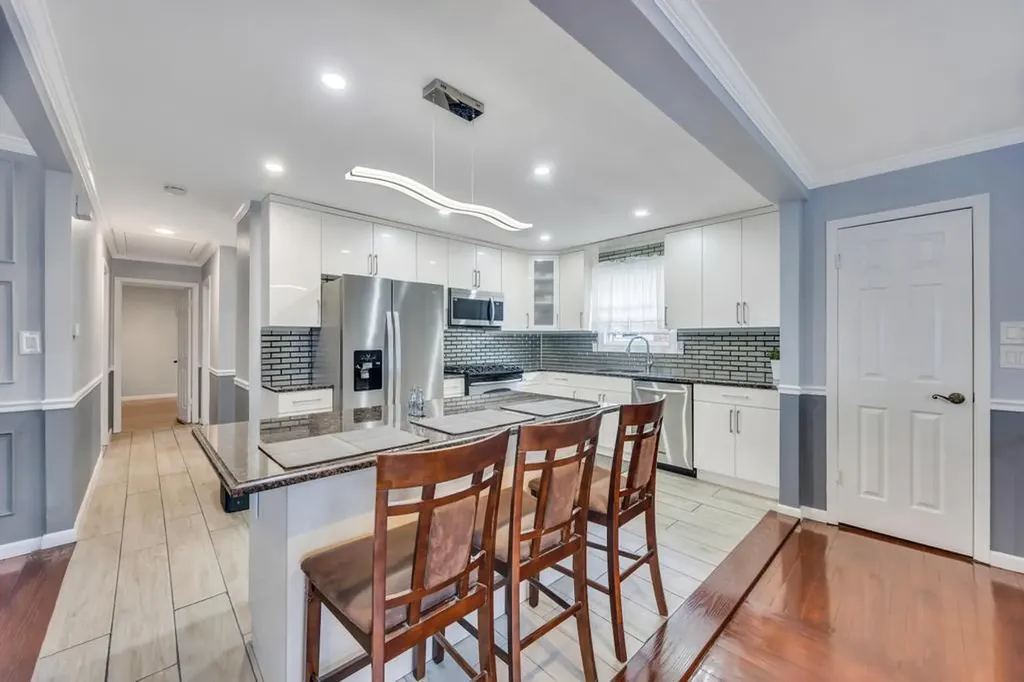 148 Buckingham Place Lynbrook NY 11563