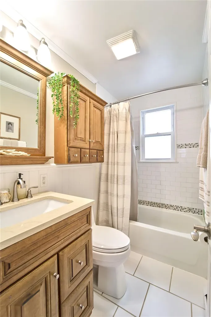 35 Mound Street Lindenhurst NY 11757