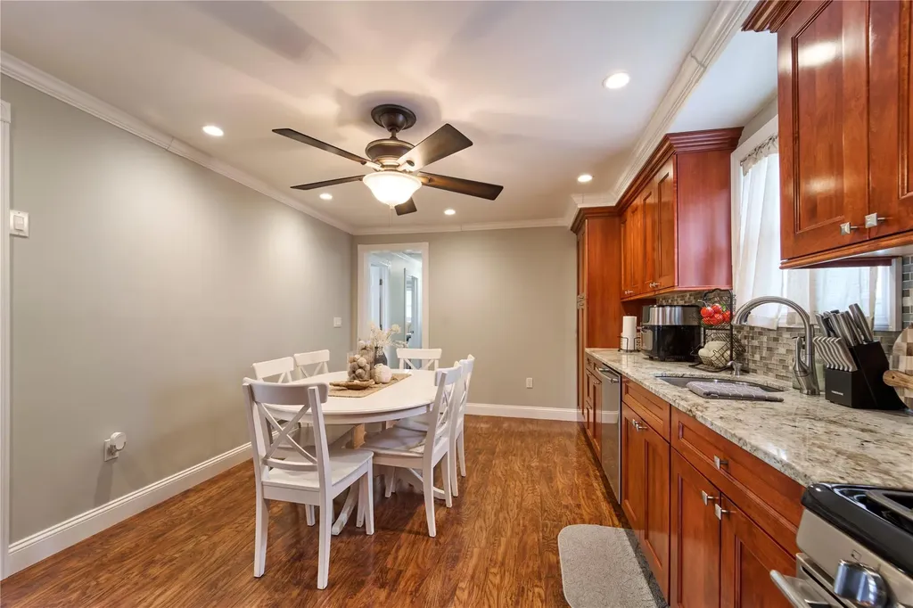 35 Mound Street Lindenhurst NY 11757