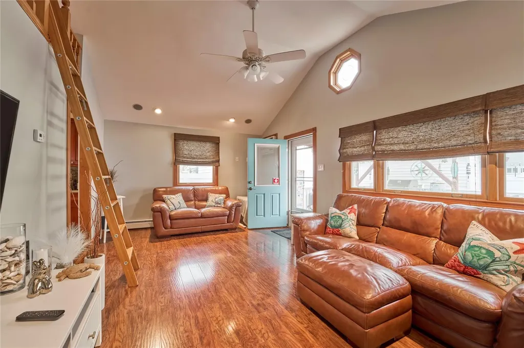 35 Mound Street Lindenhurst NY 11757