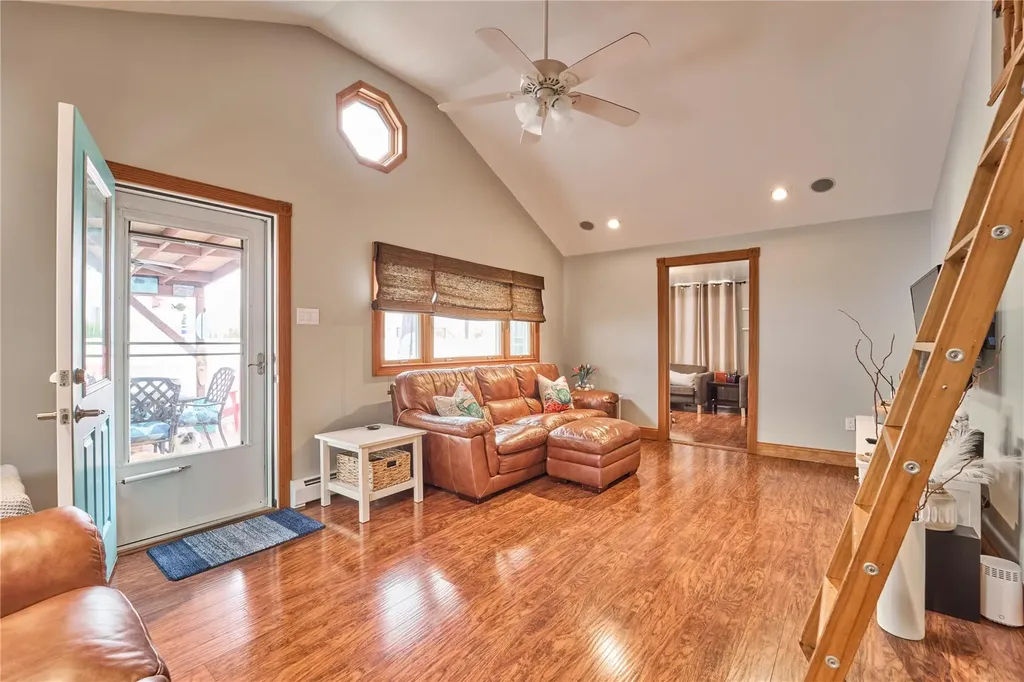 35 Mound Street Lindenhurst NY 11757