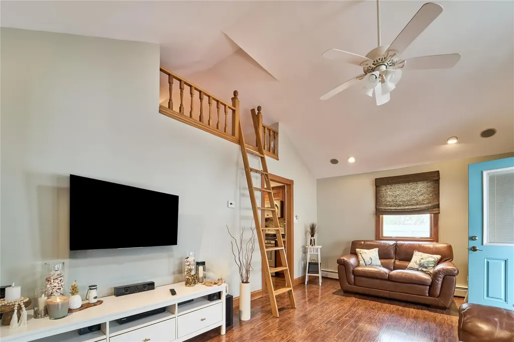 35 Mound Street Lindenhurst NY 11757