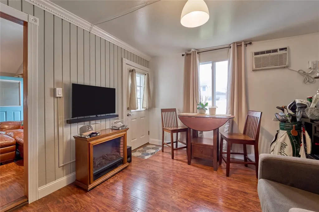 35 Mound Street Lindenhurst NY 11757