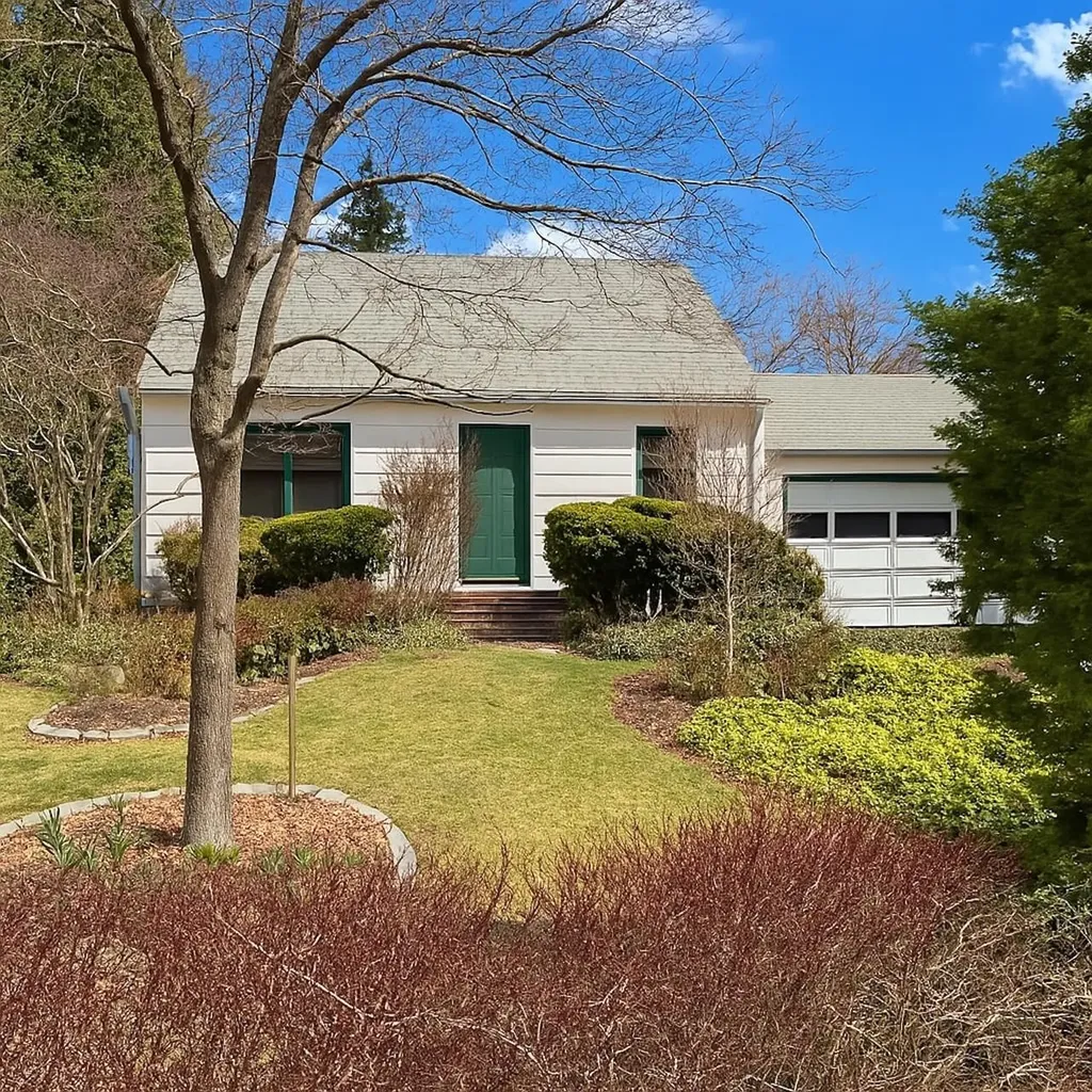 11 Mansion Drive Hyde Park NY 12538