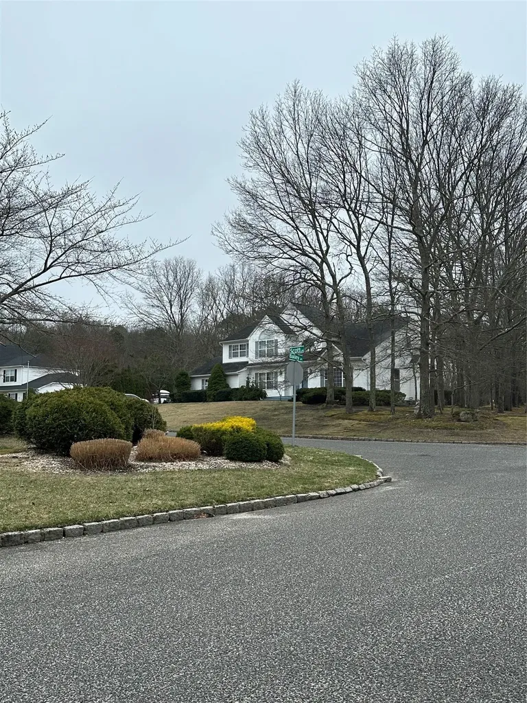 2 Scott Lane Manorville NY 11949