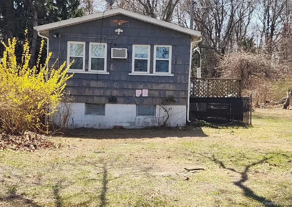 44 Osage Street Selden NY 11784