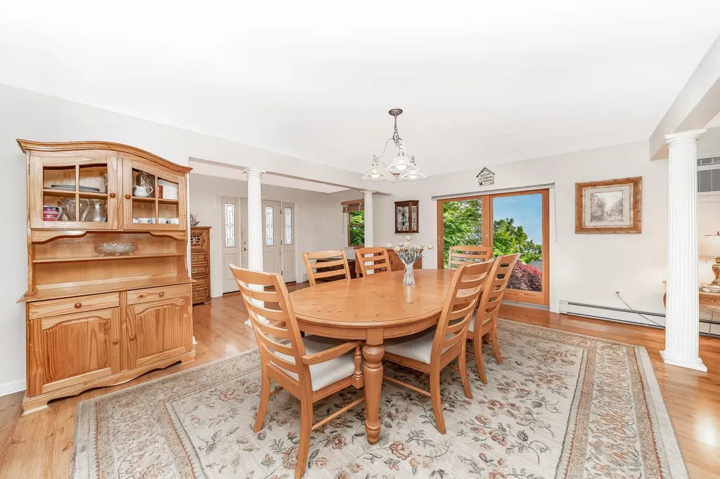 35 Dome Lane Wantagh NY 11793