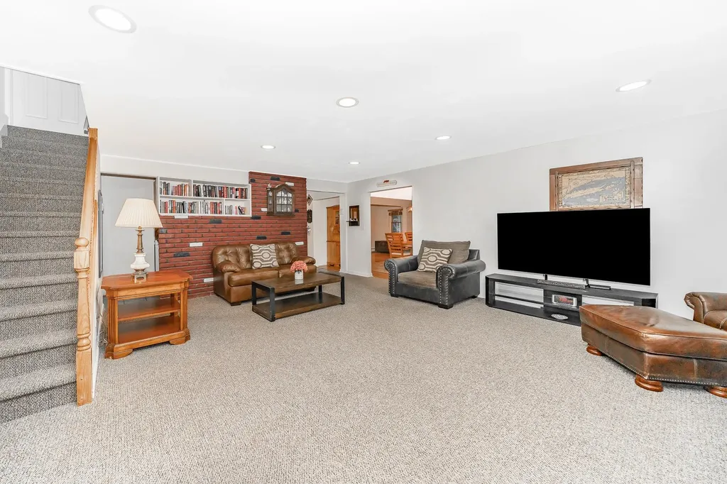 35 Dome Lane Wantagh NY 11793