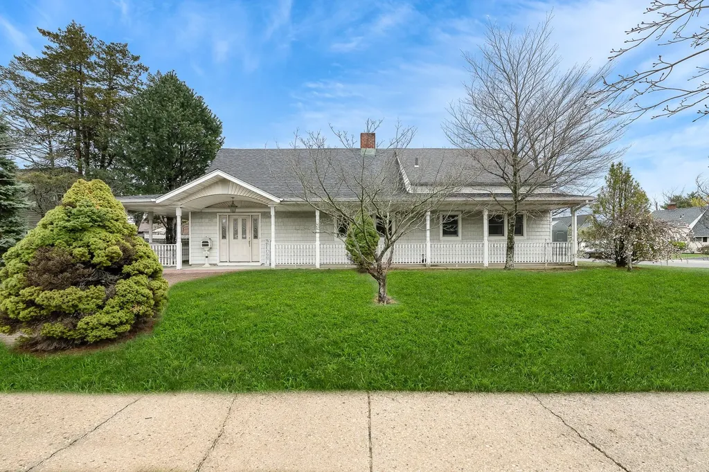 35 Dome Lane Wantagh NY 11793