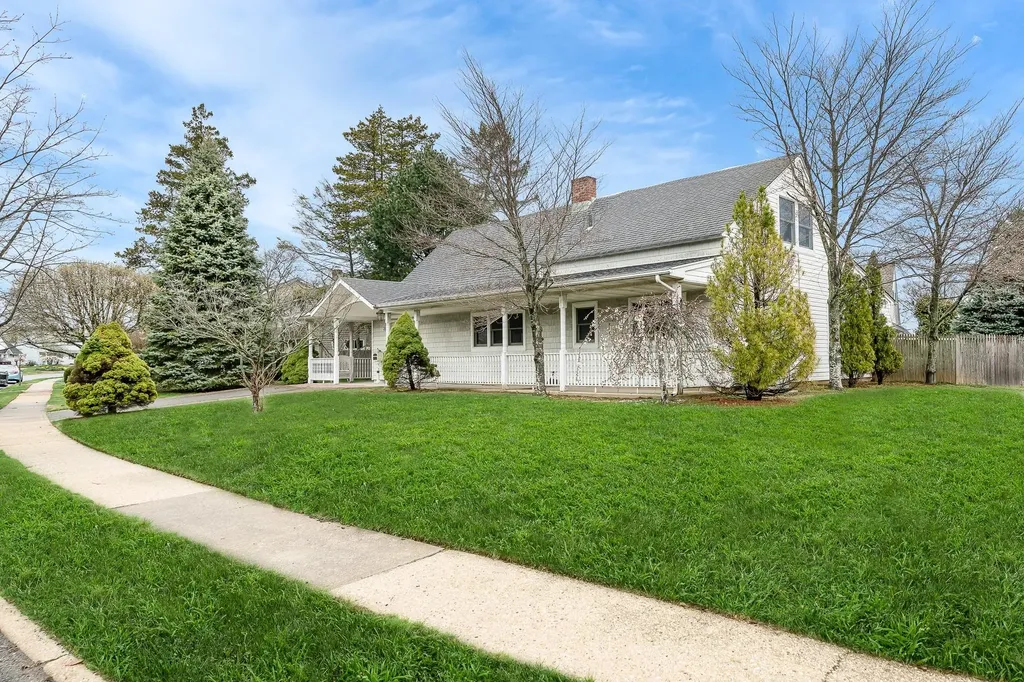 35 Dome Lane Wantagh NY 11793