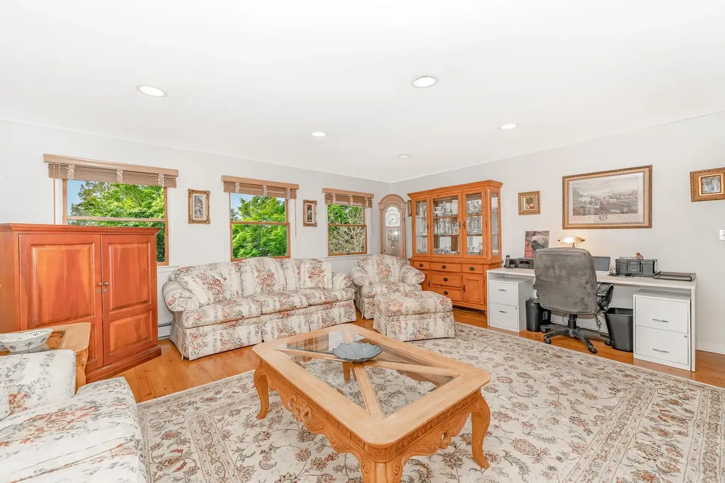 35 Dome Lane Wantagh NY 11793