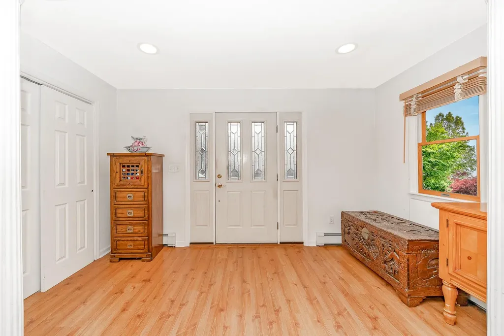 35 Dome Lane Wantagh NY 11793