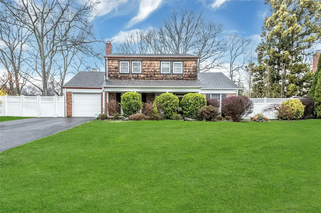 44 Winside Lane Coram NY 11727