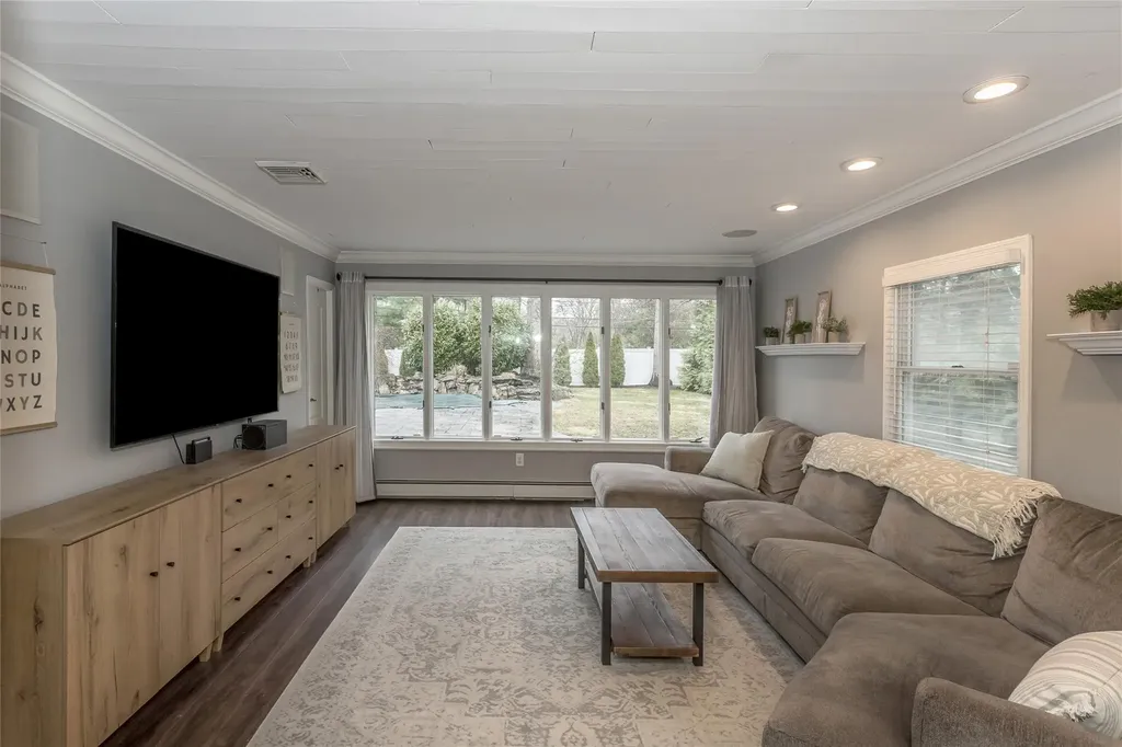 44 Winside Lane Coram NY 11727