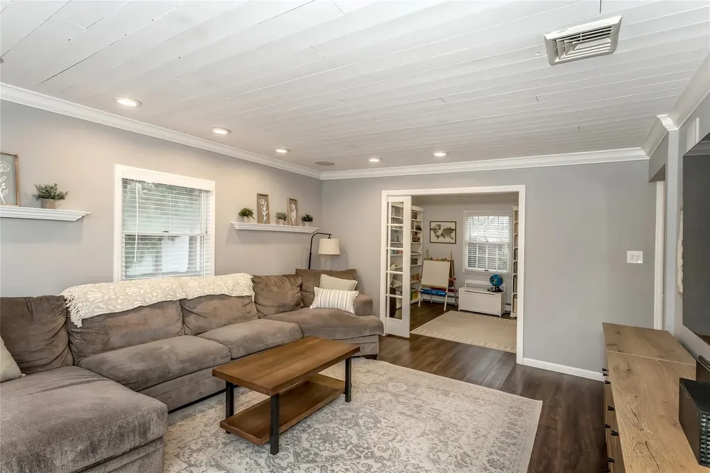 44 Winside Lane Coram NY 11727