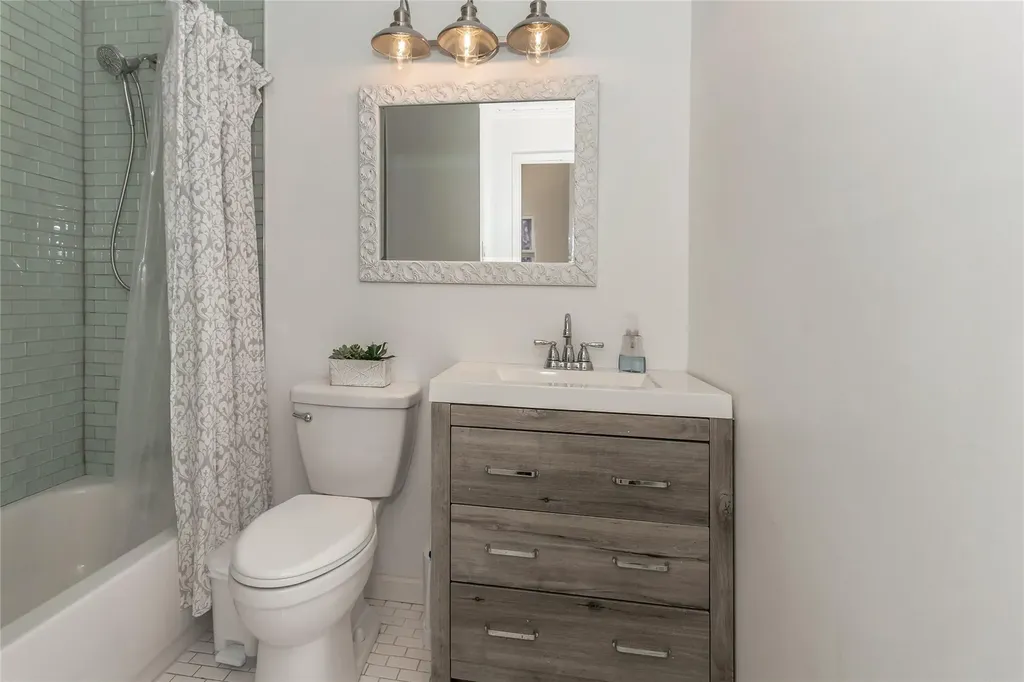 44 Winside Lane Coram NY 11727