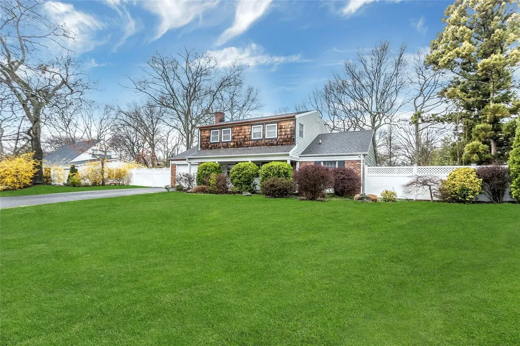 44 Winside Lane Coram NY 11727