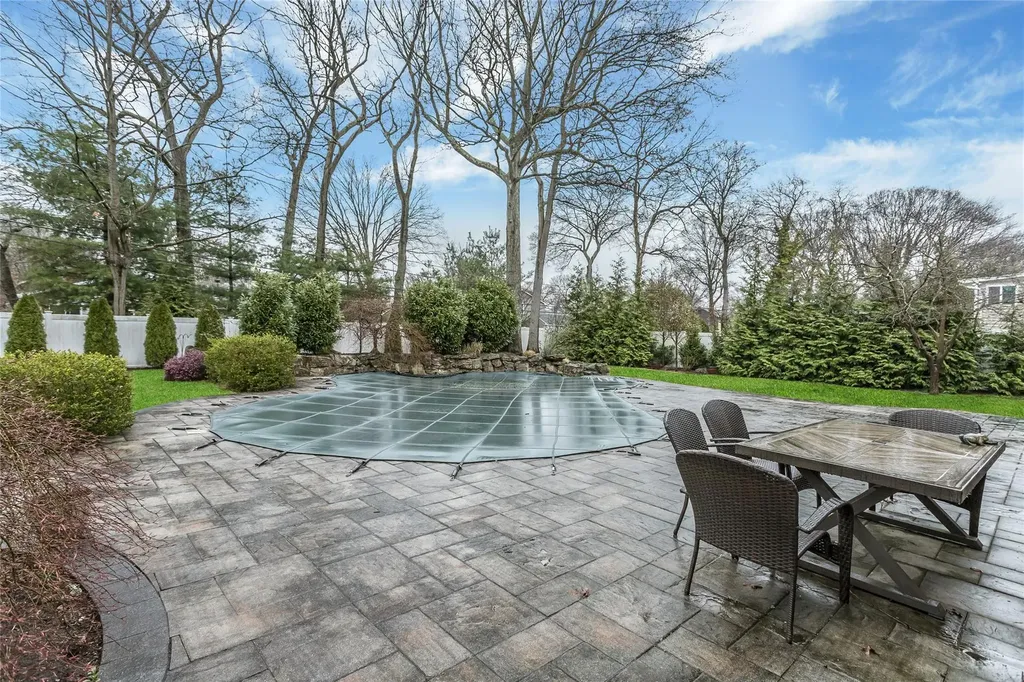 44 Winside Lane Coram NY 11727