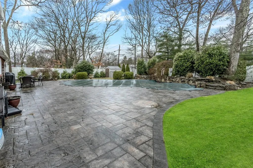 44 Winside Lane Coram NY 11727