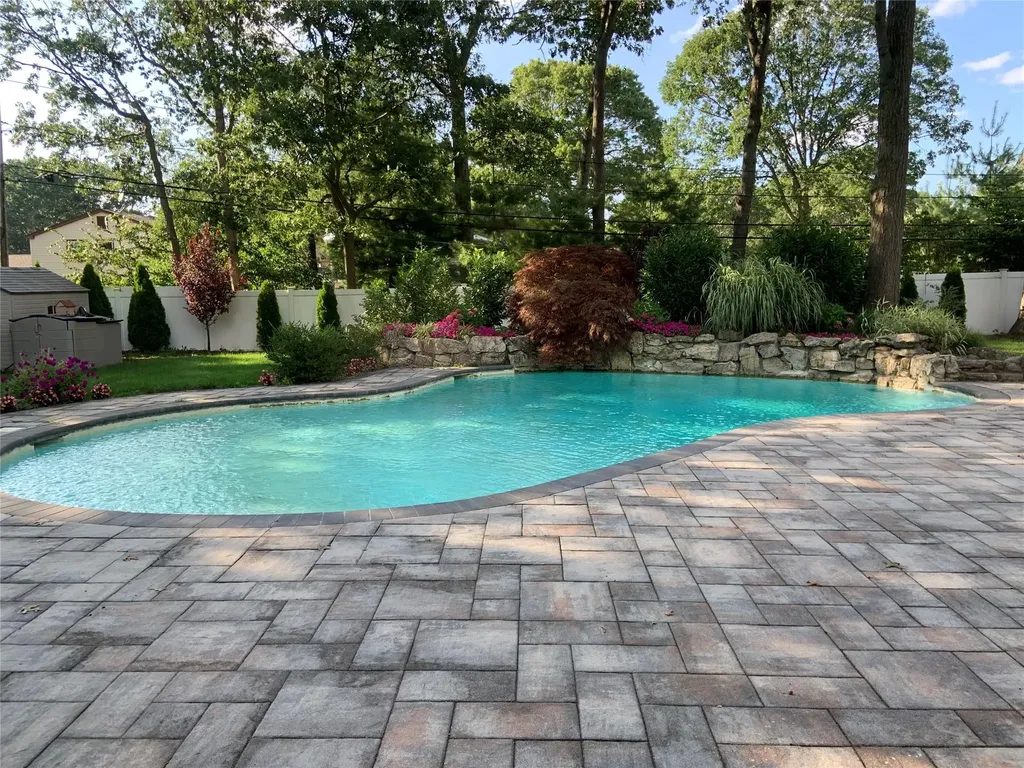 44 Winside Lane Coram NY 11727