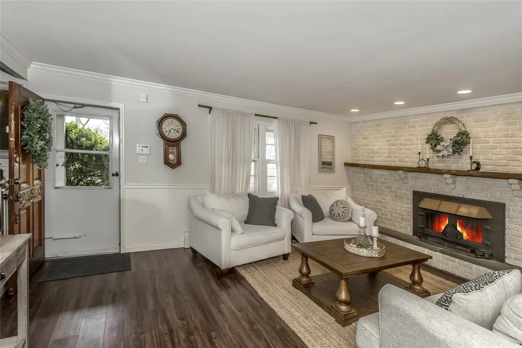 44 Winside Lane Coram NY 11727