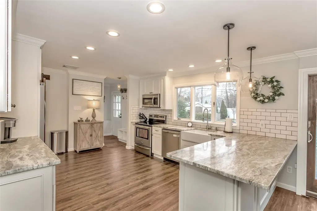 44 Winside Lane Coram NY 11727